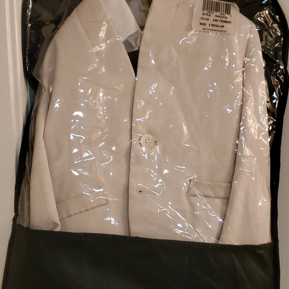 Suite - Picture 3 of 3